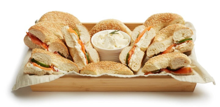 Plateau de bagels au saumon fumé et fromage à la crème (6 à 8 personnes )
